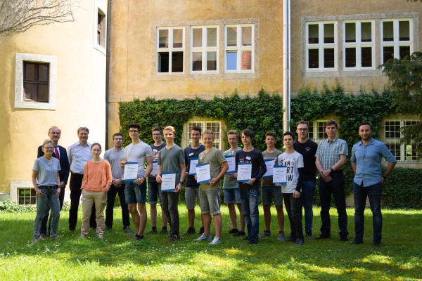 Zertifikate für zehn junge Programmierer